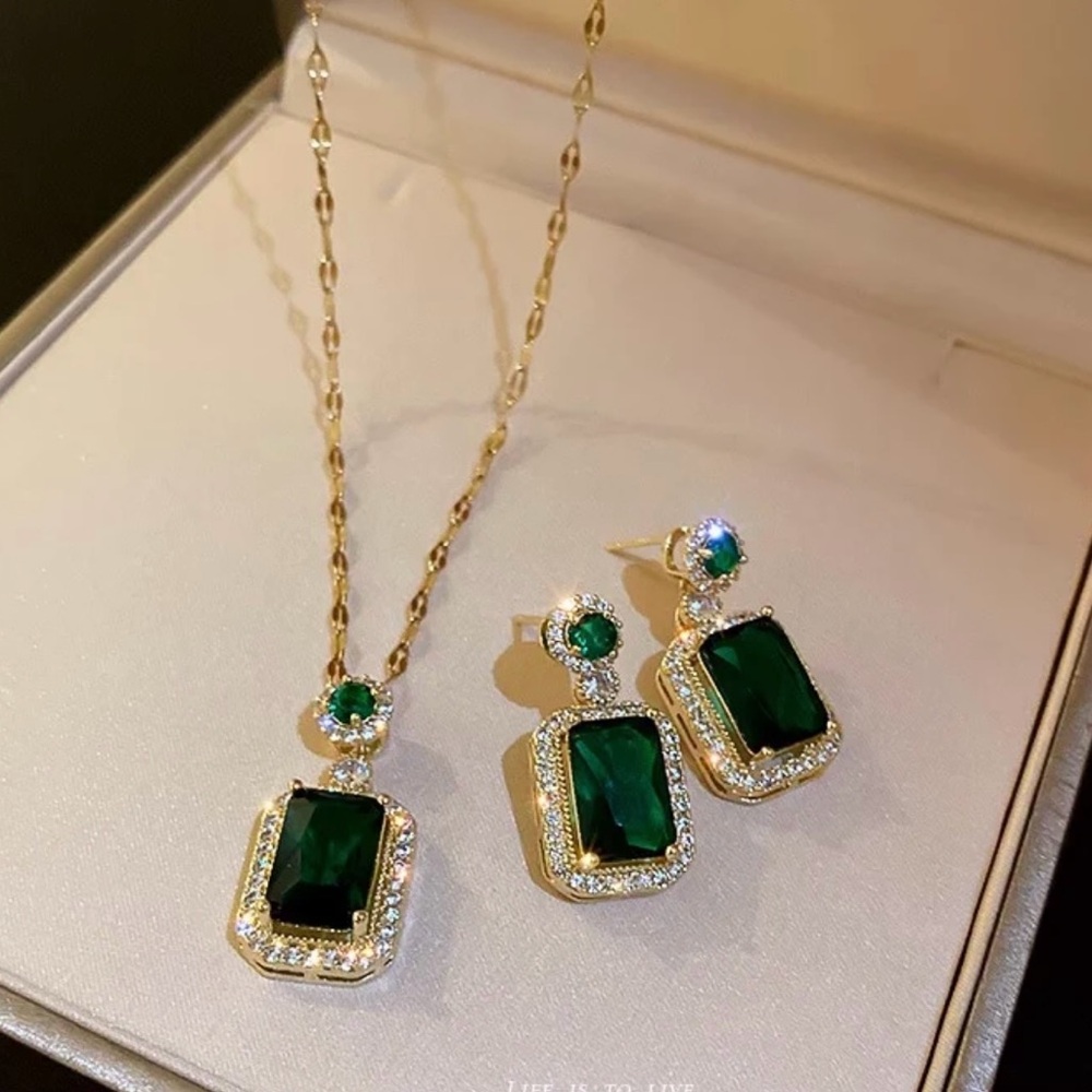 Elegant Emerald Green Crystal Gold Pendant Necklace/Ring/Earrings Set